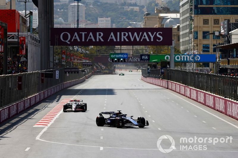 Alex Albon, Williams FW46, Nico Hulkenberg, Haas VF-24 