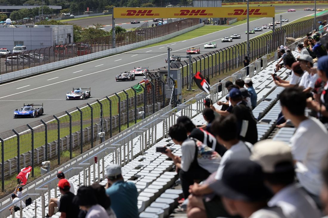 #2 Cadillac Racing Cadillac V-Series.R: Earl Bamber, Alex Lynn lidera