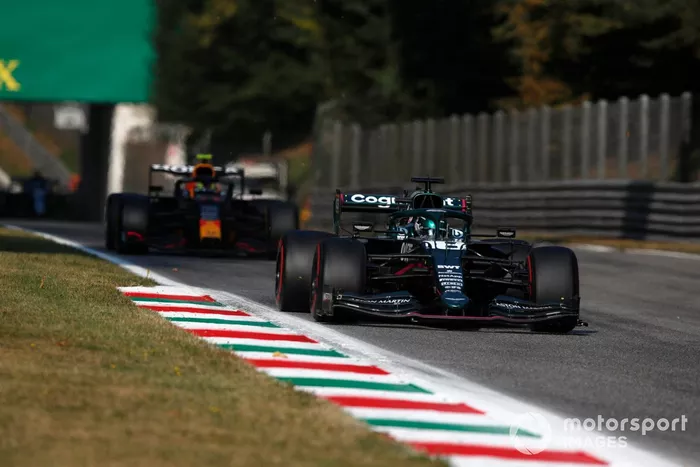 Lance Stroll, Aston Martin AMR21, Sergio Pérez, Red Bull Racing RB16B