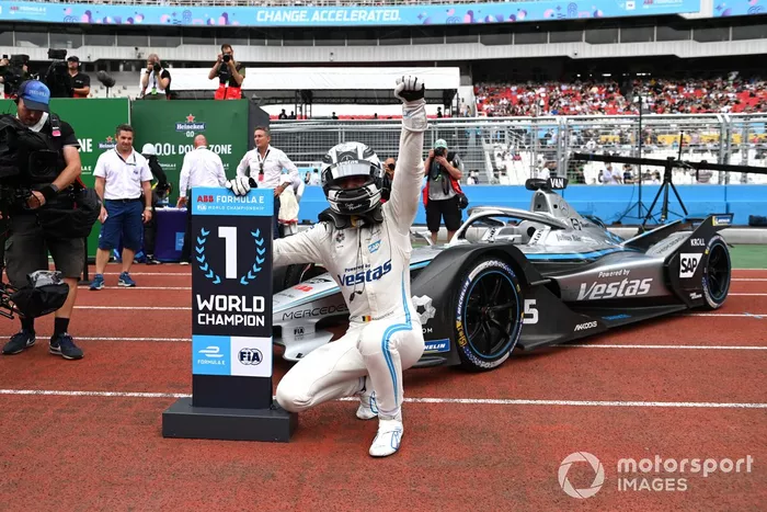 2022 - Fahrerweltmeister: Stoffel Vandoorne (BEL)