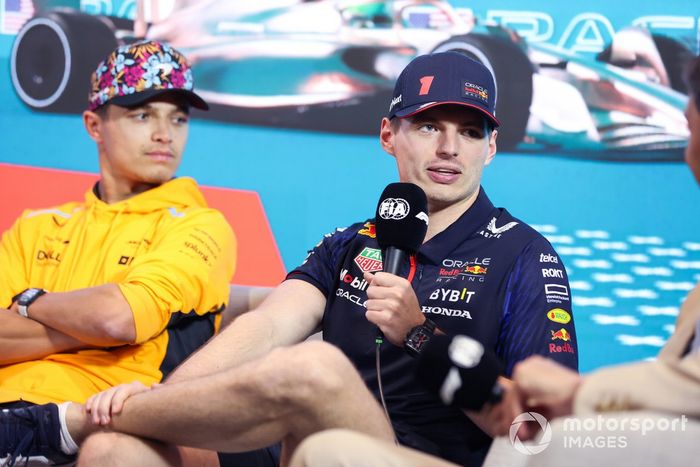 Lando Norris, McLaren y Max Verstappen, Red Bull Racing en la rueda de prensa del Gran Premio de Miami.