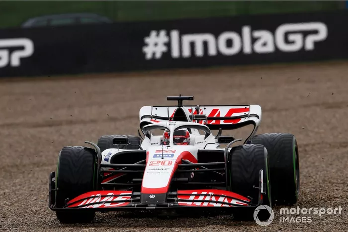 Kevin Magnussen, Haas VF-22, in the gravel
