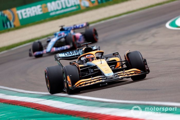 Daniel Ricciardo, McLaren MCL36, Fernando Alonso, Alpine A522