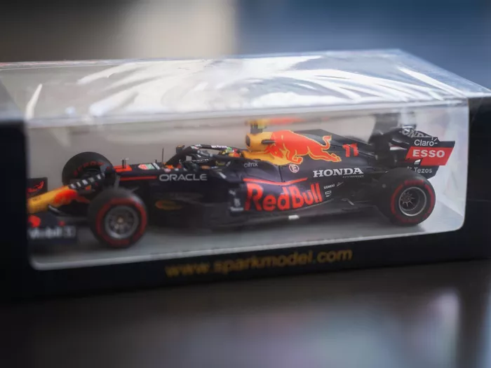 レッドブル・ホンダ RB16B（セルジオ・ペレス）アゼルバイジャンGP仕様