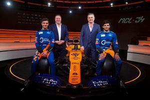 Lando Norris, McLaren, Carlos Sainz Jr., McLaren, Zak Brown, Executive Director, McLaren Racing