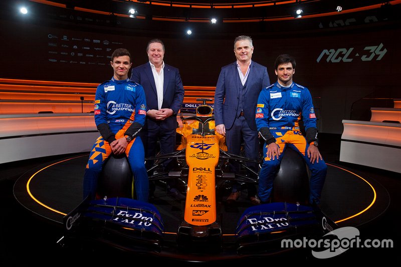 Lando Norris, McLaren, Carlos Sainz Jr., McLaren, Zak Brown, directeur exécutif, McLaren Racing