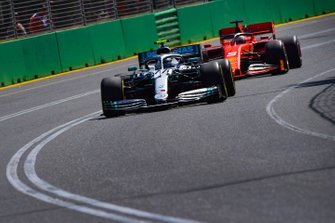 Valtteri Bottas, Mercedes AMG W10, devant Sebastian Vettel, Ferrari SF90