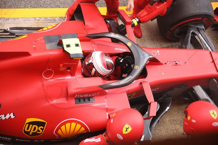 Charles Leclerc, Ferrari SF1000 en pits por un problema en su monoplaza 