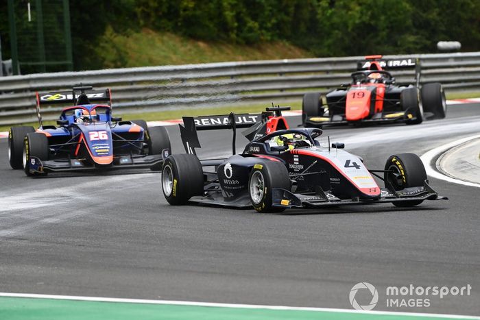 Max Fewtrell, Hitech Grand Prix y Clement Novalak, Carlin 