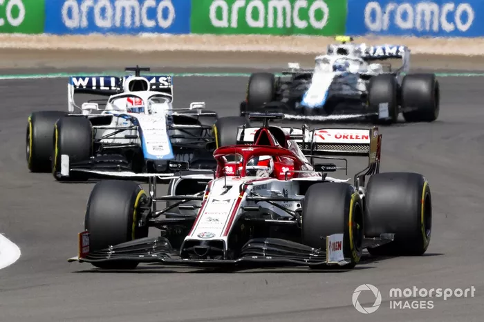 Kimi Raikkonen, Alfa Romeo Racing C39, George Russell, Williams FW43, Nicholas Latifi, Williams FW43 