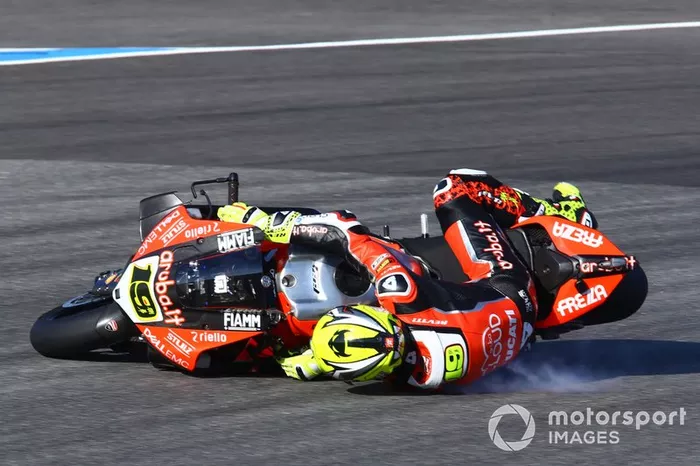 Caída de Alvaro Bautista, Aruba.it Racing-Ducati Team