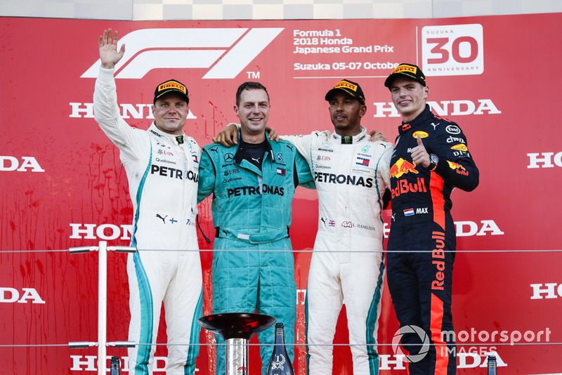 Valtteri Bottas, Mercedes AMG F1, Lewis Hamilton, Mercedes AMG F1, Max Verstappen, Red Bull Racing