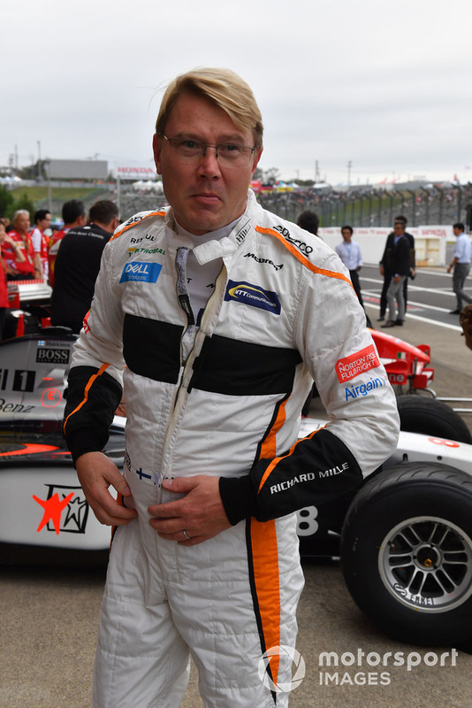 McLaren MP4/13 та Міка Хаккінен перед Гонкою легенд на честь 30-річчя Гран Прі Японії
