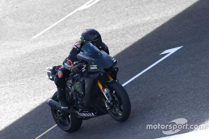 Lewis Hamilton teste la Yamaha Superbike