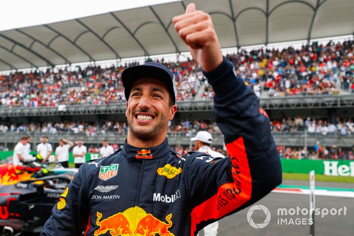 Ganador de la pole Daniel Ricciardo, Red Bull Racing, celebra