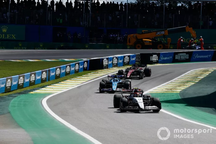 Yuki Tsunoda, AlphaTauri AT04, Pierre Gasly, Alpine A523, Valtteri Bottas, Alfa Romeo C43