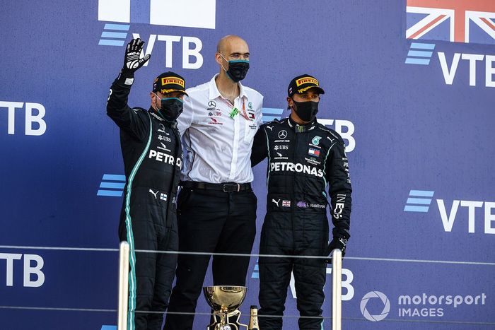 Podio: ganador de la carrera Valtteri Bottas, Mercedes-AMG F1, tercer lugar Lewis Hamilton, Mercedes-AMG F1