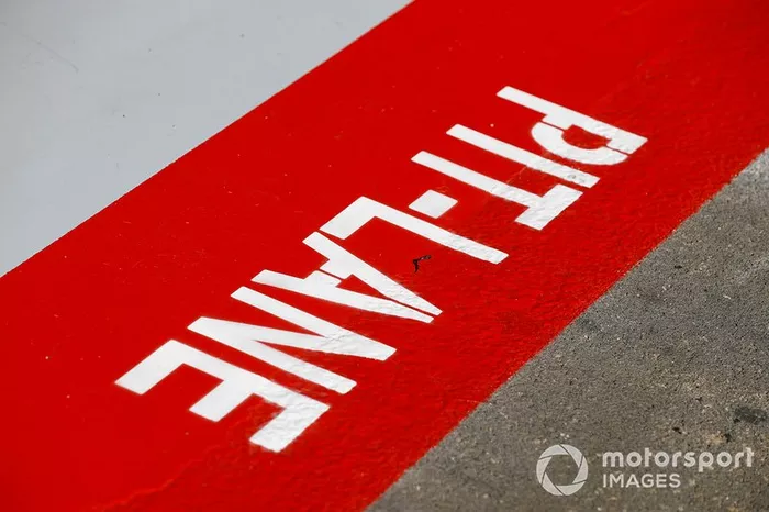 Pit lane detail