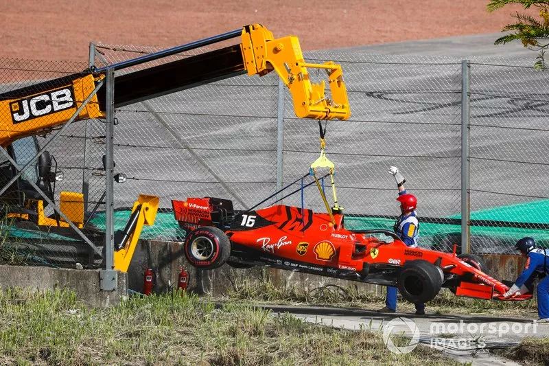 El monoplaza dañado de Charles Leclerc, Ferrari SF90