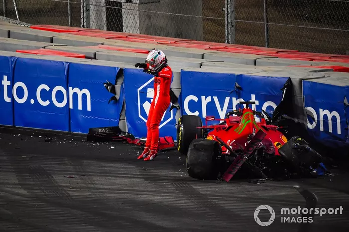 Charles Leclerc, Ferrari, choca en la FP2