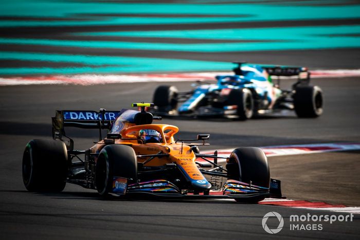 Lando Norris, McLaren MCL35M, Fernando Alonso, Alpine A521