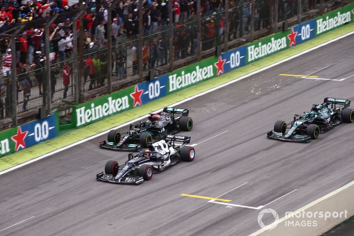 Yuki Tsunoda, AlphaTauri AT02, Lewis Hamilton, Mercedes W12, Lance Stroll, Aston Martin AMR21 