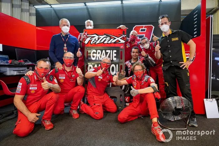 Ducati Team members thanks Danilo Petrucci, Ducati Team