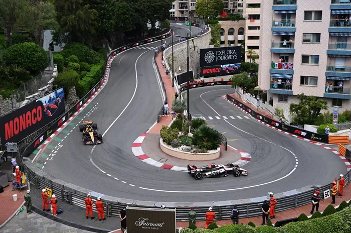 Lando Norris, McLaren, Esteban Ocon, Haas F1 Team