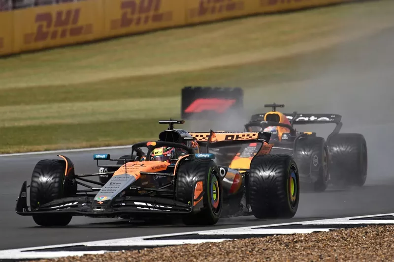 Oscar Piastri, McLaren, Max Verstappen, Red Bull Racing