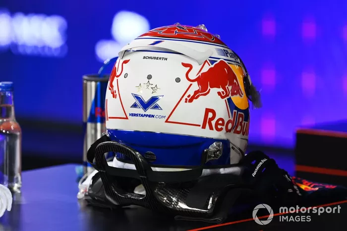 Le casque du poleman Max Verstappen, Red Bull Racing
