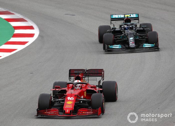 Charles Leclerc, Ferrari SF21, Valtteri Bottas, Mercedes W12