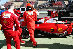Kimi Raikkonen, Ferrari SF16-H stopt aan het einde van de pitstraat