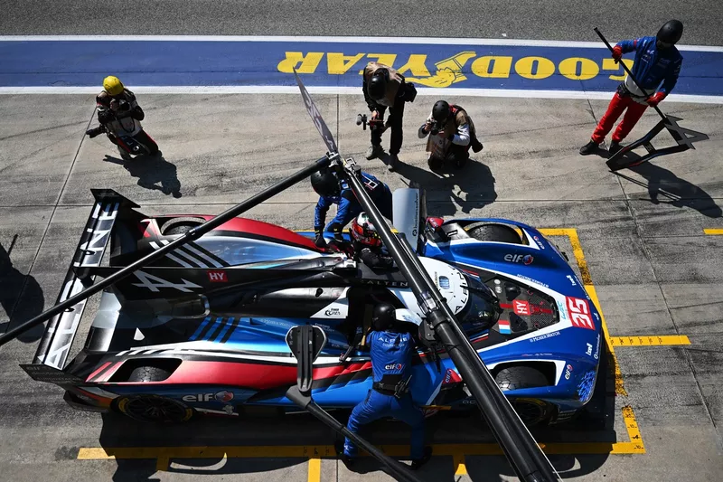 N° 35 Alpine Endurance Team Alpine A424 : Antonio Felix Da Costa, Ferdinand Habsburg, Charles Milesi