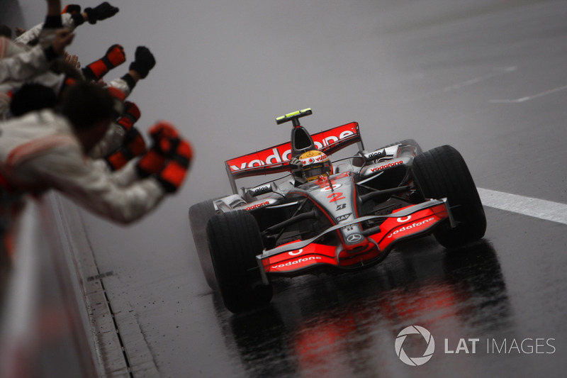 Race winner Lewis Hamilton, McLaren MP4-22