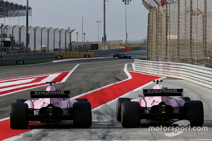 Sergio Perez, Force India VJM10, Esteban Ocon, Force India VJM10