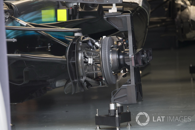 Frein avant et installation de la Mercedes-Benz F1 W08