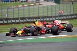 Max Verstappen, Red Bull Racing RB13 en Sebastian Vettel, Ferrari SF70H