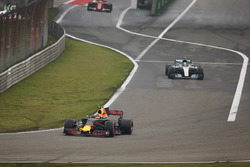 Макс Ферстаппен, Red Bull Racing RB13, Валттери Боттас, Mercedes AMG F1 W08, Себастьян Феттель, Ferr
