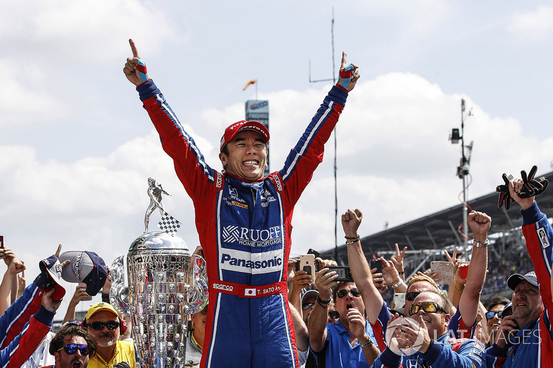 Winner Takuma Sato, Andretti Autosport Honda celebrates