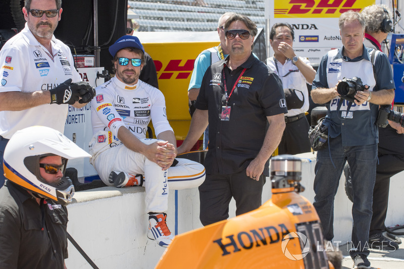 Фернандо Алонсо, Andretti Autosport Honda, та власник команди Майкл Андретті