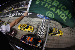 Start: Carl Edwards, Joe Gibbs Racing Toyota leads