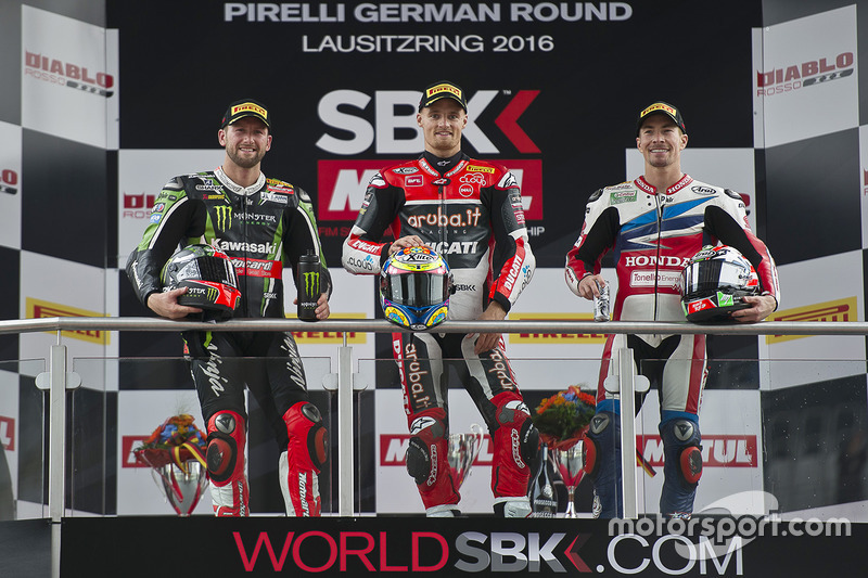 Podium : le vainqueur Chaz Davies, Ducati Team, le deuxième, Jonathan Rea, Kawasaki Racing, le troisième, Nicky Hayden, Honda