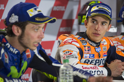 Второе место - Валентино Росси, Yamaha Factory Racing, победитель - Марк Маркес, Repsol Honda Team