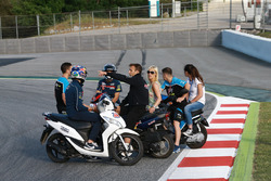Pilotos en la nueva chicana para reemplazar la curva 12