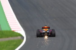 Daniel Ricciardo, Red Bull Racing RB12 sends sparks flying