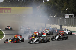 Макс Ферстаппен, Red Bull Racing RB12, Нико Росберг, Mercedes AMG F1 W07 Hybrid