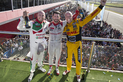 Podium: winner José María López, Citroën World Touring Car Team, second place Tom Coronel, Roal Moto