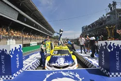 Daniel Serra comemora título da Stock  Car