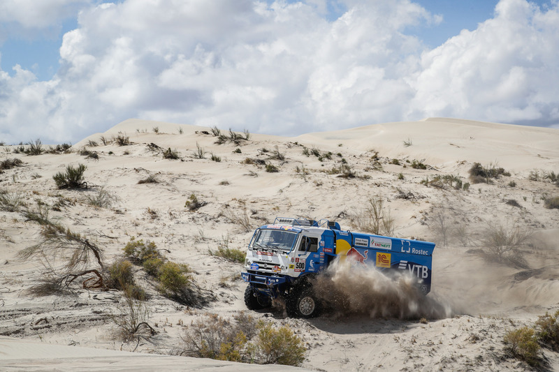 #500 Team Kamaz Master: Eduard Nikolaev, Evgeny Yakovlev, Vladimir Rybakov