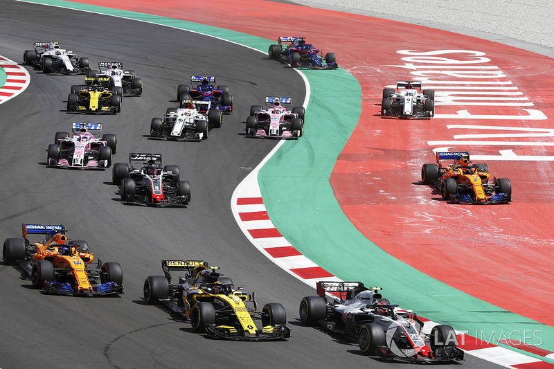 Partenza: Kevin Magnussen, Haas F1 Team VF-18, precede Carlos Sainz Jr., Renault Sport F1 Team R.S. 18, Fernando Alonso, McLaren MCL33 e Romain Grosjean, Haas F1 Team VF-18, mentre Stoffel Vandoorne, McLaren MCL33, e Marcus Ericsson, Sauber C37, vanno larg